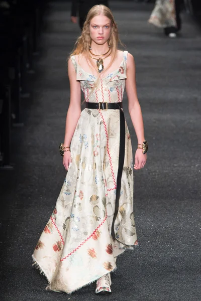 Look 35